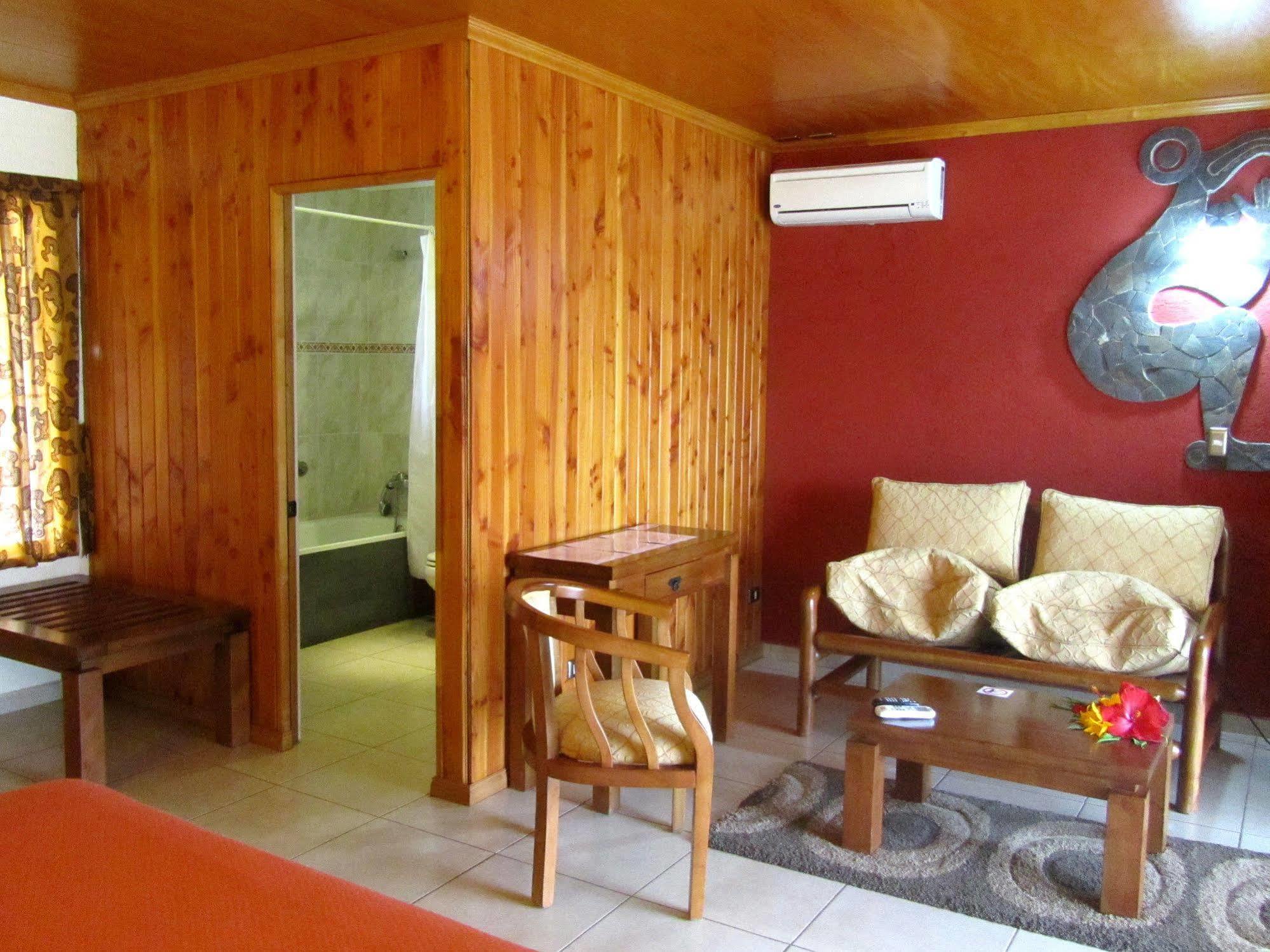 Hotel Puku Vai Hanga Roa Exteriör bild